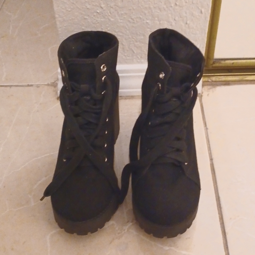 DIVIDED Black Canvas Boot - Size 7